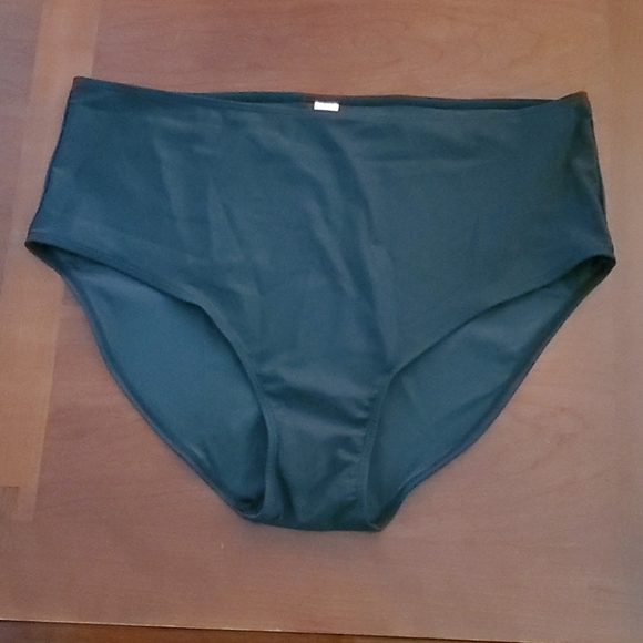 NWOT. A-Line tankini top, briefs, and shorts set - Picture 7 of 8